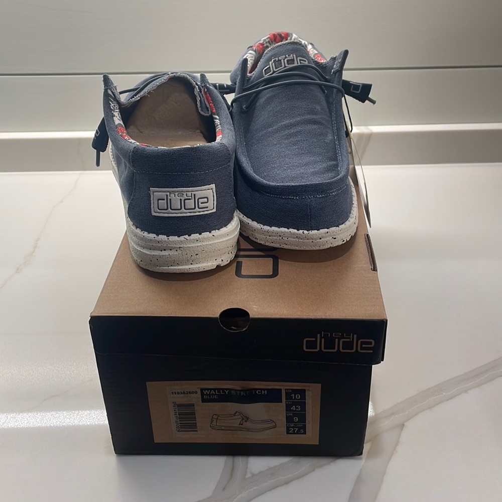 Hey dude shoes with the wally stretch pattern in the blue clolorway